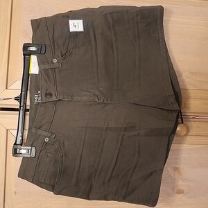 Time and Tru Olive Green Shorts Sz 14 NWT